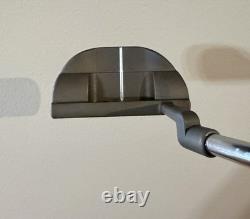 Custom Scotty Cameron Select Fastback 2 RH Gunmetal Matte Finish FLUX Grip 33